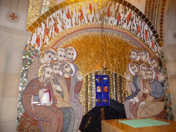 Inside Iglesias de San Pedro