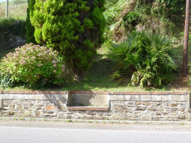 A set of benches for resting in Soto de Luiñes